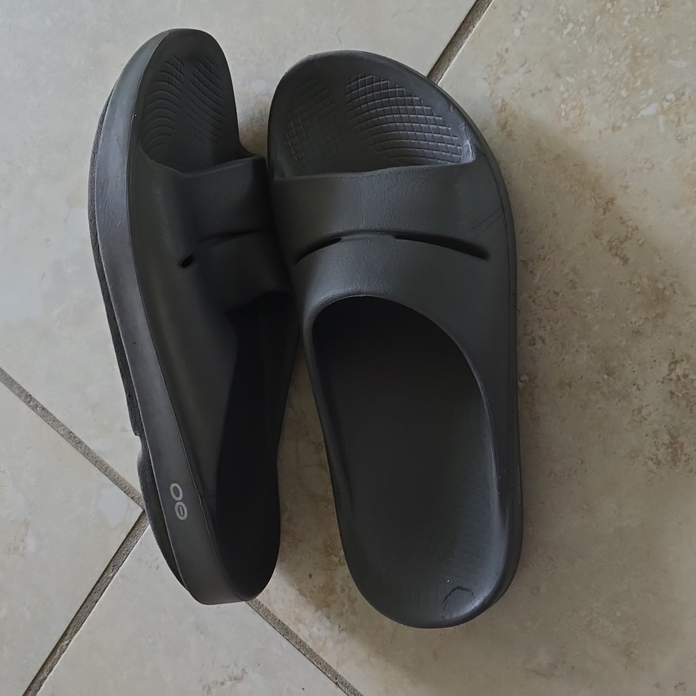 Oofos OOahh Slide Sandals Black Recovery Shoe‎ Size 9 Mens/Womens 11